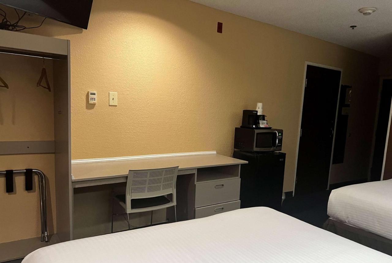 Microtel Inn & Suites By Wyndham Houston/Webster/Nasa/Clearlake Nassau Bay Екстер'єр фото