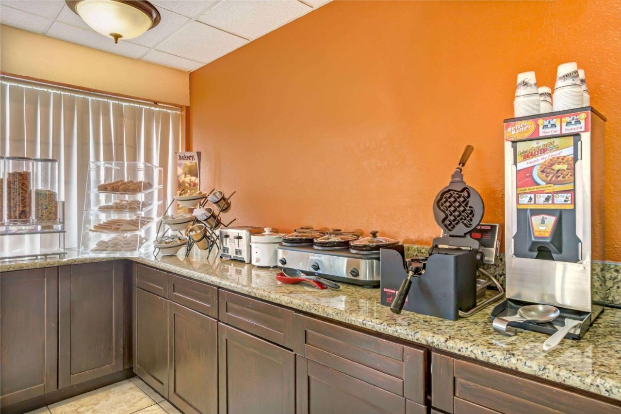 Microtel Inn & Suites By Wyndham Houston/Webster/Nasa/Clearlake Nassau Bay Екстер'єр фото