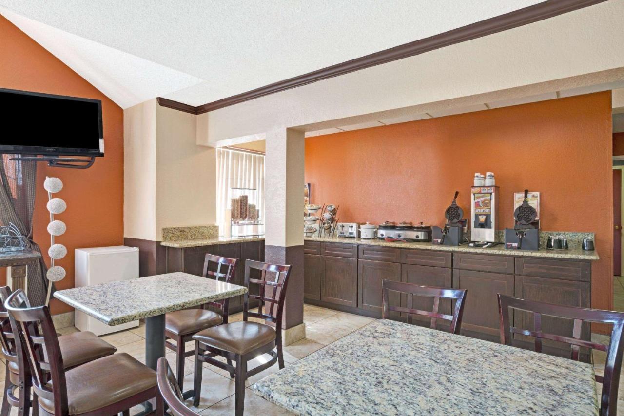 Microtel Inn & Suites By Wyndham Houston/Webster/Nasa/Clearlake Nassau Bay Екстер'єр фото