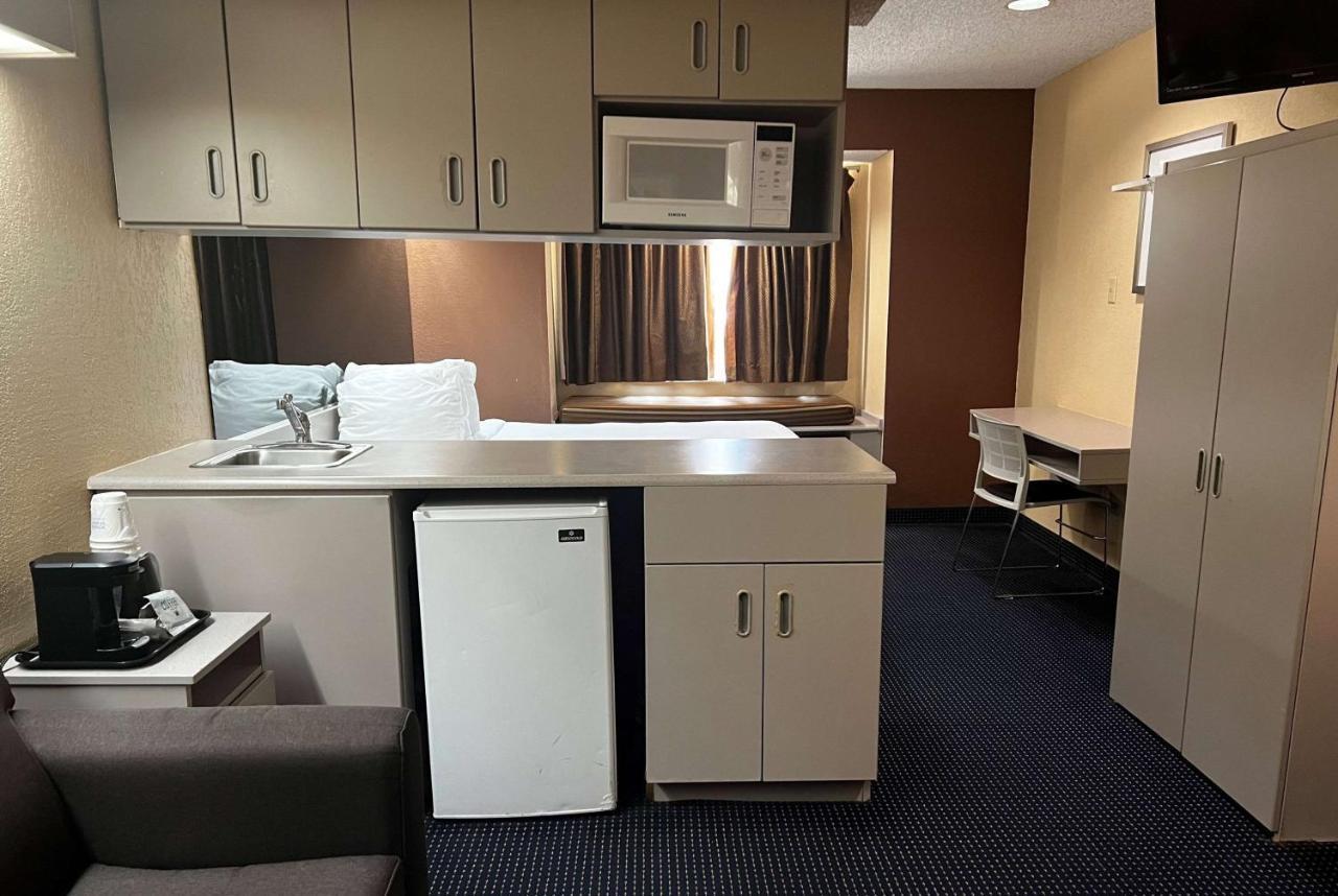 Microtel Inn & Suites By Wyndham Houston/Webster/Nasa/Clearlake Nassau Bay Екстер'єр фото