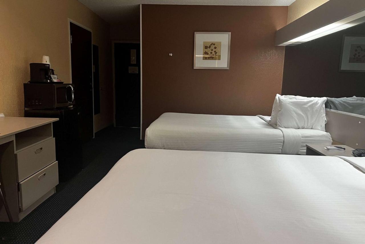 Microtel Inn & Suites By Wyndham Houston/Webster/Nasa/Clearlake Nassau Bay Екстер'єр фото