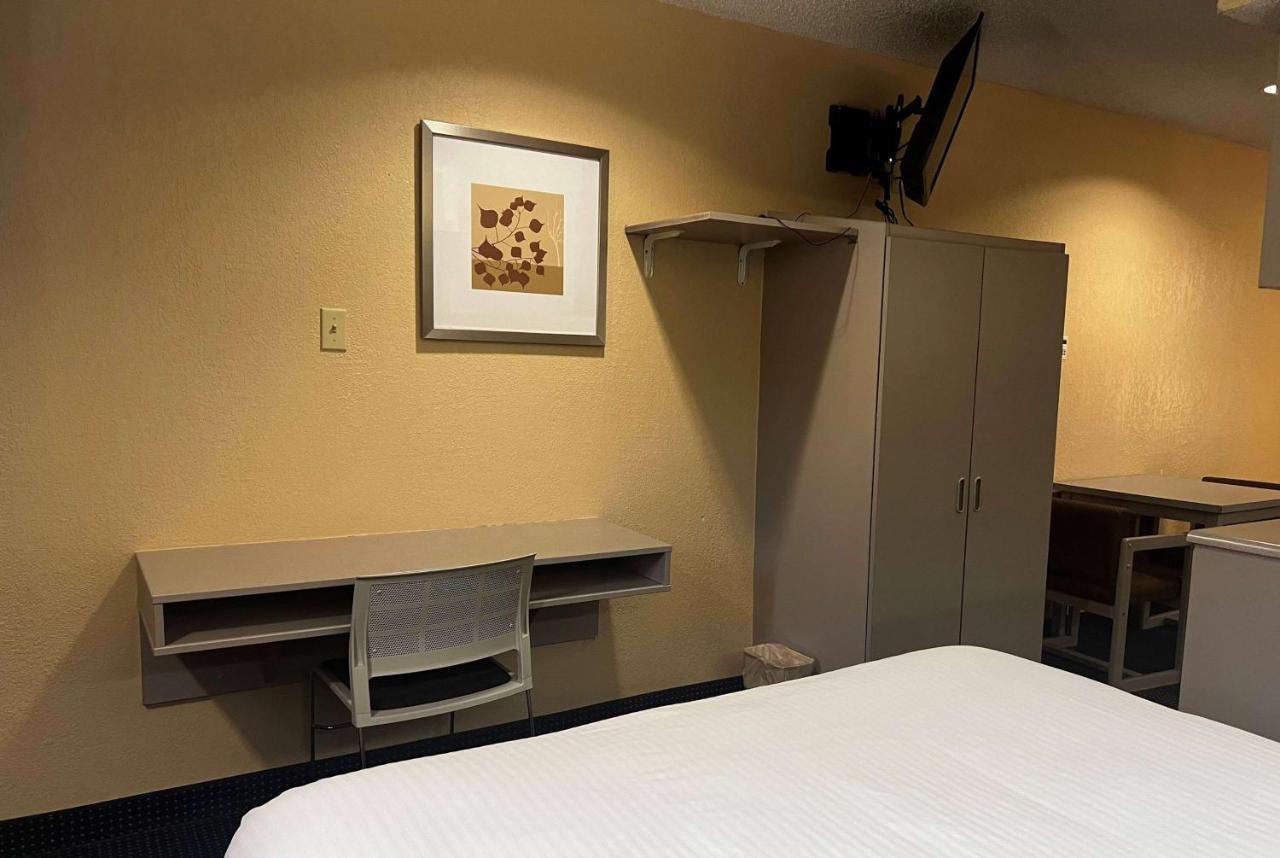 Microtel Inn & Suites By Wyndham Houston/Webster/Nasa/Clearlake Nassau Bay Екстер'єр фото